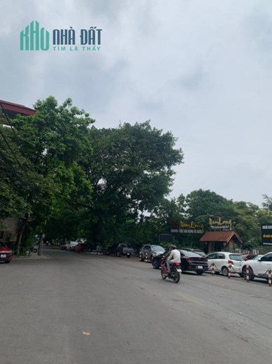 bán nhà cũ 2 tầng, mặt hồ Trúc Bạch, diện tích 134m, mặt tiền 12m, nở hậu, full thổ cư