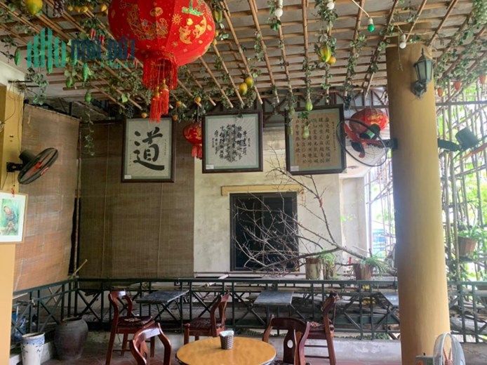 bán nhà cũ 2 tầng, mặt hồ Trúc Bạch, diện tích 134m, mặt tiền 12m, nở hậu, full thổ cư