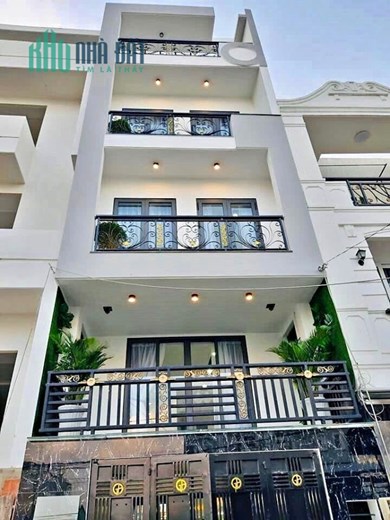 Hiếm Có Nhà  136 Cầu Diễn, 32m2 x 5 tầng giá 2.8 tỷ, Oto Gần ,Kinh Doanh Sầm uất