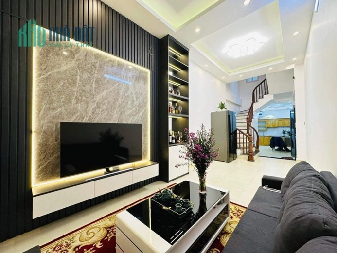 Hiếm Có Nhà  136 Cầu Diễn, 32m2 x 5 tầng giá 2.8 tỷ, Oto Gần ,Kinh Doanh Sầm uất