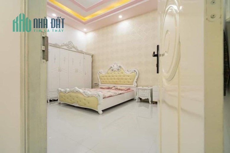 Hiếm Có Nhà  136 Cầu Diễn, 32m2 x 5 tầng giá 2.8 tỷ, Oto Gần ,Kinh Doanh Sầm uất