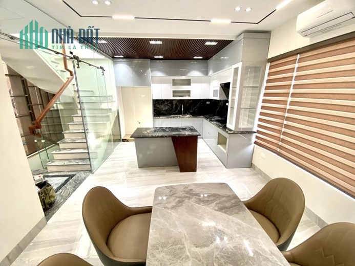 Bán ngôi nhà 137m2 phố Nghi Tàm, Tây Hồ Gara Ô tô Kinh doanh 17.3 Tỷ