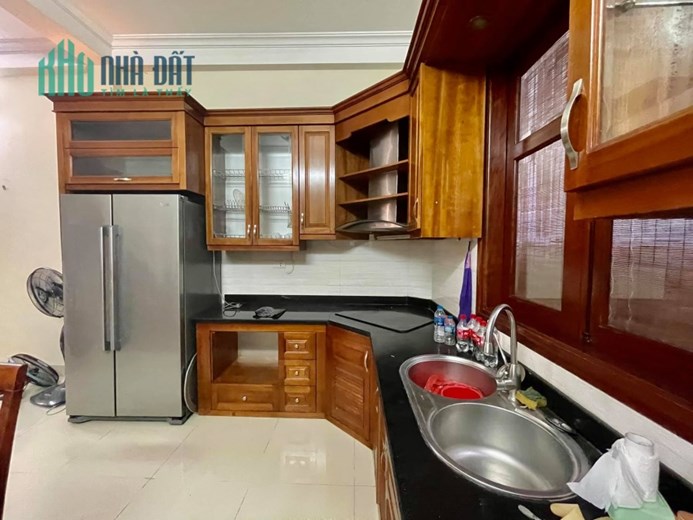 Bán nhà 43m2 phố Chủ tự xây 6 tầng Ô tô đua 10m 4.6 Tỷ