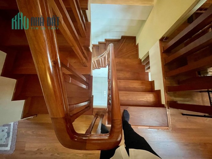Bán nhà 43m2 phố Chủ tự xây 6 tầng Ô tô đua 10m 4.6 Tỷ