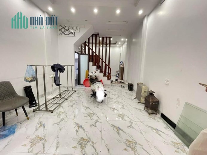 Nhà đẹp phố Trung Liệt, Đống Đa, ô tô vào nhà, kinh doanh sầm uất, chỉ 9.8 tỷ