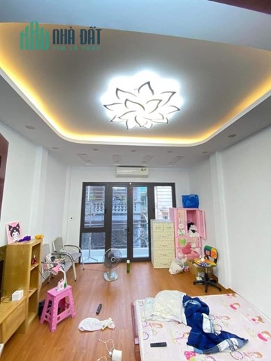 Nhà đẹp phố Trung Liệt, Đống Đa, ô tô vào nhà, kinh doanh sầm uất, chỉ 9.8 tỷ