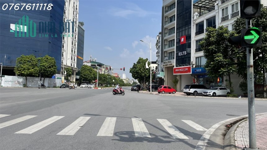 Nhà mặt phố Nguyễn Thời Trung,2 chiều sầm uất,vỉa hè 6m,32m*4T MT4m,5tỷ9