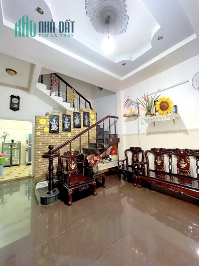 CHO THUÊ Căn nhà nguyên căn tại Tô Hiến Thành Quận 10, giao thông thuận tiện, giá thuê 15