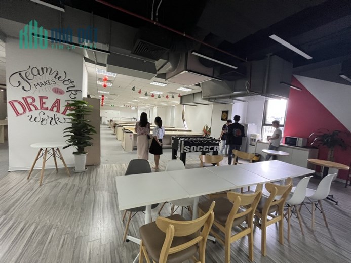 Sang nhượng văn phòng hạng B+ 461m2 giá rẻ, đường Nguyễn Văn Huyên