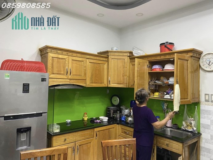 NHÀ ĐẸP, SANG TRỌNG, NỘI THẤT GỖ CĂM XE, MẶT TIỀN 4M, 3 TẦNG, HẺM XE HƠI, CÁCH QUỐC LỘ 13 100M, GIÁ