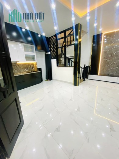 KIẾM ĐÂU RA!!! Siêu phẩm khu Xuân Thủy, 37m2  5 Tầng, Chỉ nhỉnh 5.5 Tỷ