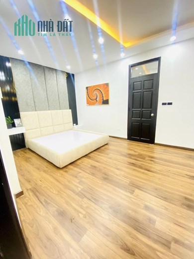 KIẾM ĐÂU RA!!! Siêu phẩm khu Xuân Thủy, 37m2  5 Tầng, Chỉ nhỉnh 5.5 Tỷ