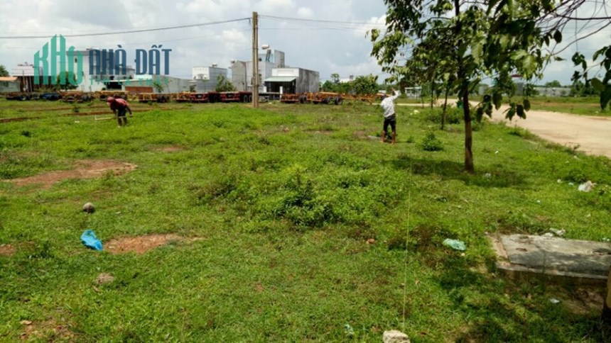 CẦN BÁN GẤP NÊN BÁN LỖ LÔ ĐẤT PHÍA SAU TRƯỜNG BÀU ĐỒN 192m² 680 TRIỆU