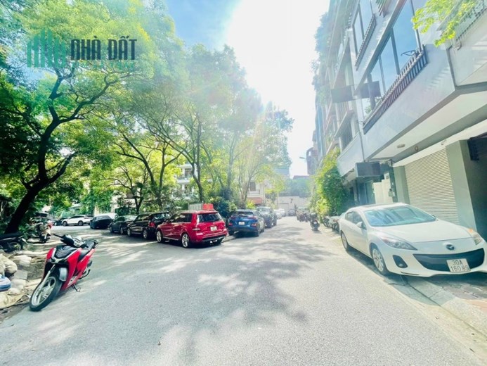 Bán nhà 62m2 Đê La Thành, q. Ba Đình giá chỉ 22 tỷ