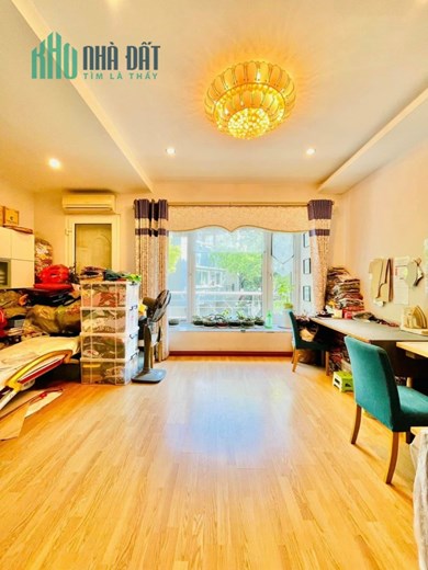 Bán nhà 62m2 Đê La Thành, q. Ba Đình giá chỉ 22 tỷ
