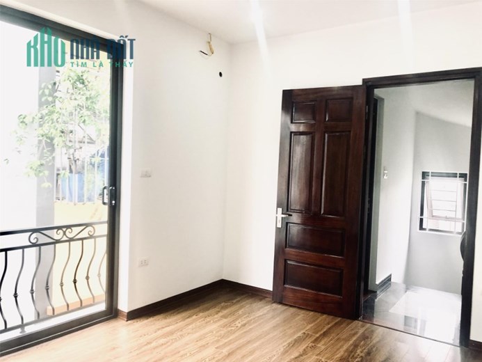 QUÁ RẺ 3 Tỷ có ngay nhà 35mx5T, MT: 4,1M. Cách Cầu Chương Dương 1km. gần ô tô.