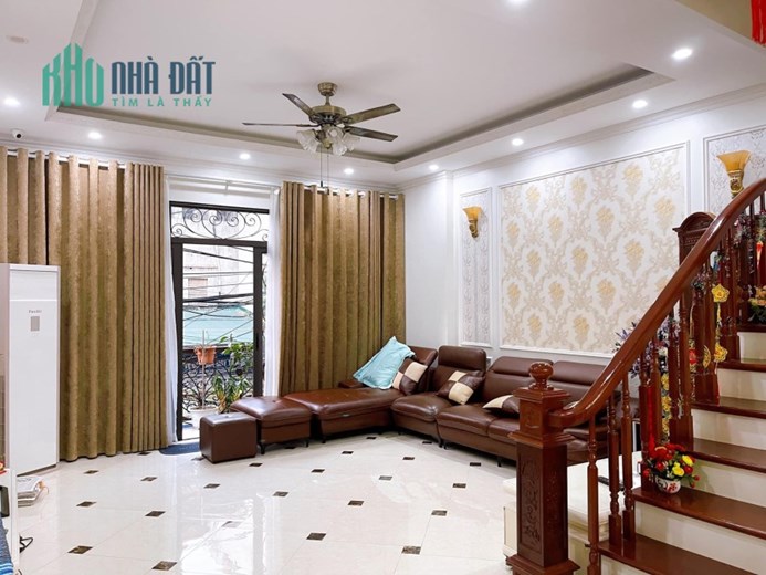 Phố VIP Văn Cao, 2 thoáng, mới đẹp, ngõ nông, ba gác tránh, 41m sổ, 5 tầng, 4.3 tỷ