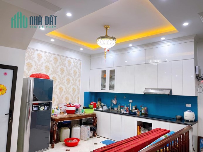 Phố VIP Văn Cao, 2 thoáng, mới đẹp, ngõ nông, ba gác tránh, 41m sổ, 5 tầng, 4.3 tỷ