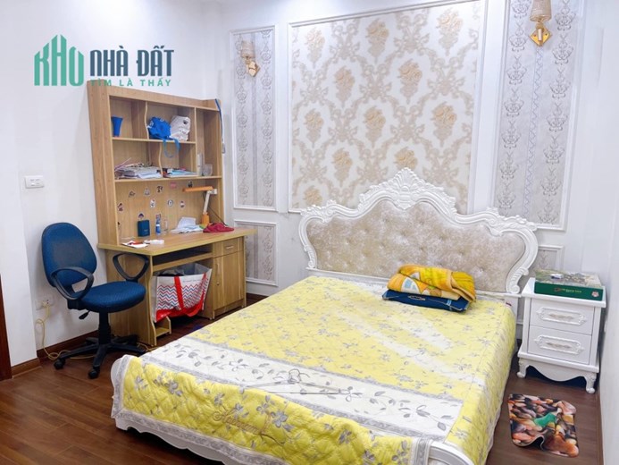 Phố VIP Văn Cao, 2 thoáng, mới đẹp, ngõ nông, ba gác tránh, 41m sổ, 5 tầng, 4.3 tỷ