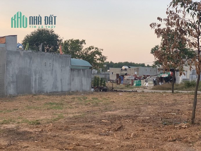 ĐÁO HẠN NGÂN HÀNG BÁN GẤP LÔ ĐẤT 650 TRIỆU 168m2 THỔ CƯ 100%