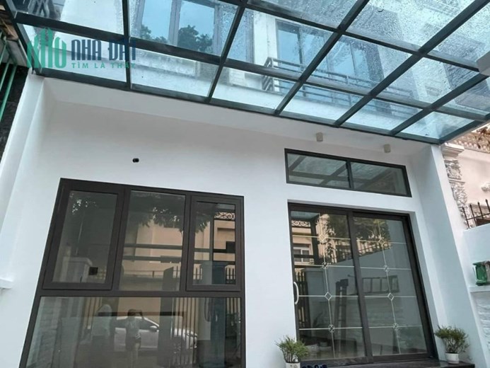 BIỆT THỰ VIP CẦU GIẤY - Ô TÔ TRÁNH - VỈA HÈ - GARA SÂN VƯỜN - NHỈNH 200 TR / M2