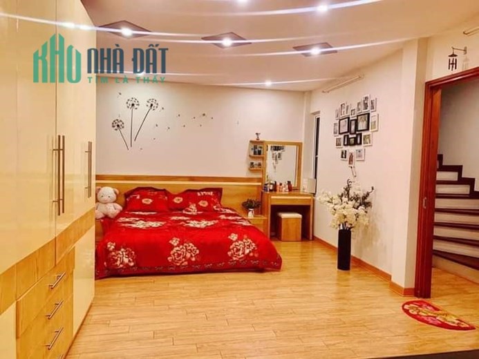 Nhà đẹp long lanh Pháo Đài Láng, quận Đống Đa, gần phố, chủ tặng full nội thất, chỉ 6.7 tỷ
