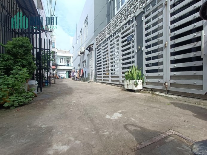 GẤP BÁN GIÁ RẺ NHẤT KHU VƯC  - HẺM XE 7 CHỖ ĐỖ CỬA-  NHỈNH 3TỶ-ĐÀO TÔNG NGUYÊN TT NHÀ BÈ.