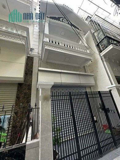 Nhà phố 302 Văn Cao thông 139 Ngô Gia Tư, 48m 3 tầng, GIÁ 2.35 tỉ có sân cổng riêng