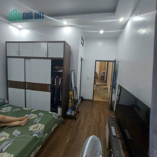 Nhà phố 302 Văn Cao thông 139 Ngô Gia Tư, 48m 3 tầng, GIÁ 2.35 tỉ có sân cổng riêng