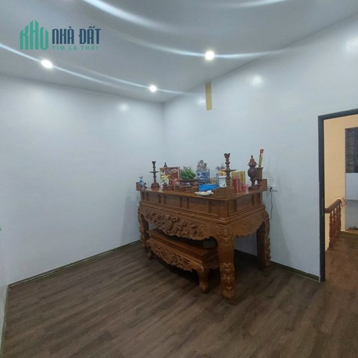 Nhà phố 302 Văn Cao thông 139 Ngô Gia Tư, 48m 3 tầng, GIÁ 2.35 tỉ có sân cổng riêng