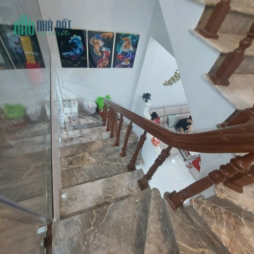 Nhà phố 302 Văn Cao thông 139 Ngô Gia Tư, 48m 3 tầng, GIÁ 2.35 tỉ có sân cổng riêng