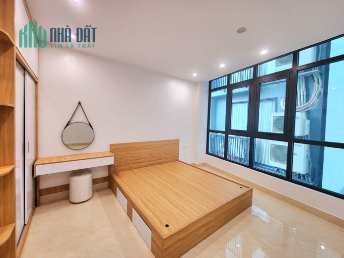 Bán ngôi nhà 41m2 phố Bồ Đề, Long Biên Gara Ô tô 7 phòng Thang máy XỊN 6.9 Tỷ