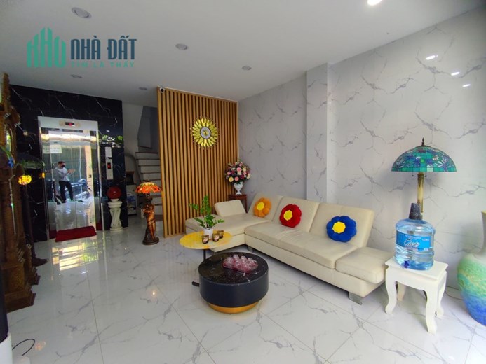 Bán nhà 43m2 phố Bồ Đề, Long Biên Gara Ô tô 7 phòng ngủ Thang máy 6.5 Tỷ