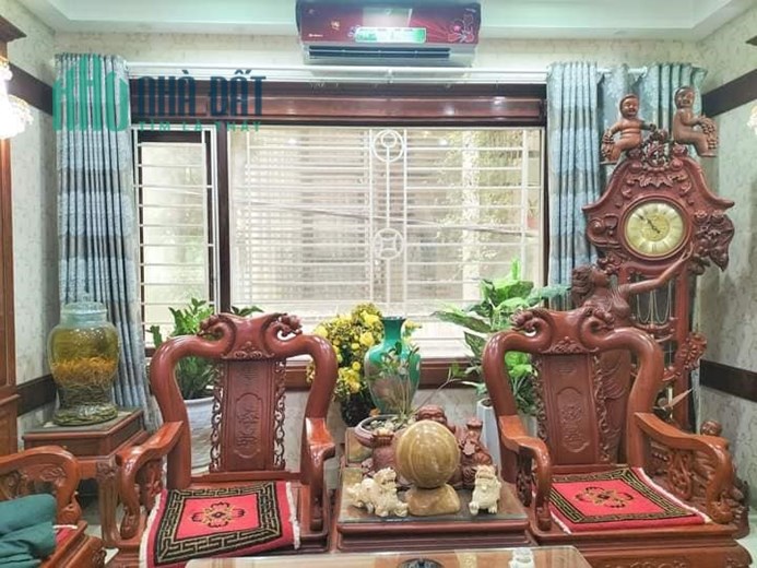 Bán ngôi nhà 68m2 Mặt phố Nghi Tàm, Tây Hồ Gara 2 Ô tô 7 chỗ Kinh doanh 15.8 Tỷ