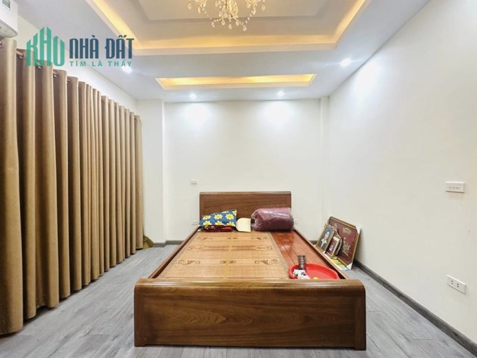 Bán ngôi nhà 69m2 Mặt phố Nghi Tàm, Tây Hồ Gara 2 Ô tô Kinh doanh bất chấp 15.6 Tỷ