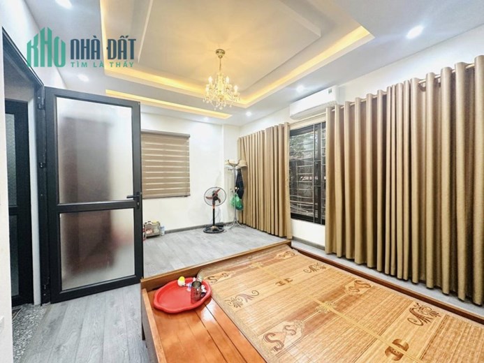 Bán ngôi nhà 69m2 Mặt phố Nghi Tàm, Tây Hồ Gara 2 Ô tô Kinh doanh bất chấp 15.6 Tỷ