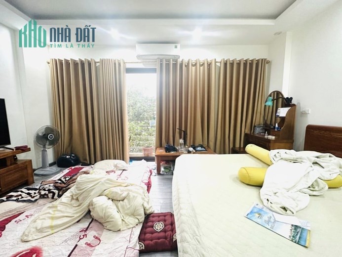 Bán căn nhà 65m2 Mặt phố Nghi Tàm, Tây Hồ Gara Ô tô 7 chỗ Kinh doanh 15.7 Tỷ