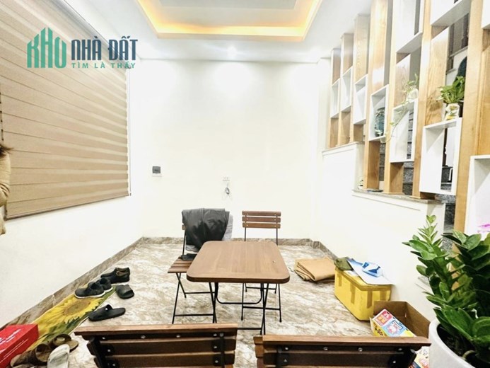 Bán nhà 68m2 Mặt phố Nghi Tàm, Tây Hồ Gara 2 Ô tô 7 chỗ Kinh doanh vô đối 15.9 Tỷ