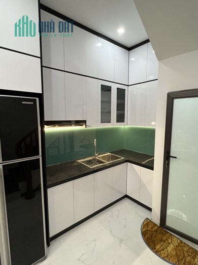 Bán nhà 36m2, phố Lạc Long Quân, Cầu Giấy, oto, nhỉnh 5.2 tỷ, yen2tk