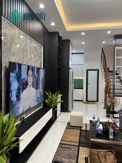 Bán nhà 36m2, phố Lạc Long Quân, Cầu Giấy, oto, nhỉnh 5.2 tỷ, yen2tk