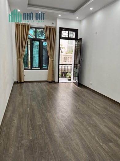 Bán nhà 36m2, phố Lạc Long Quân, Cầu Giấy, oto, nhỉnh 5.2 tỷ, yen2tk