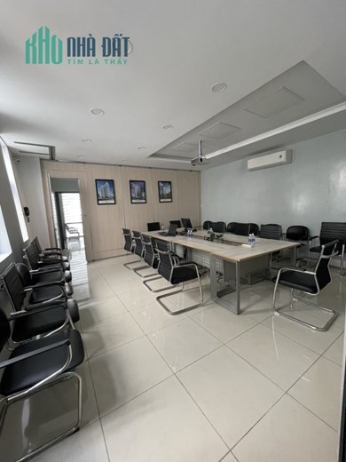 Ngộp bank bán gấp tòa nhà DT 7x22m. Vỉa hè trước nhà 5m, đối diện công viên lớn