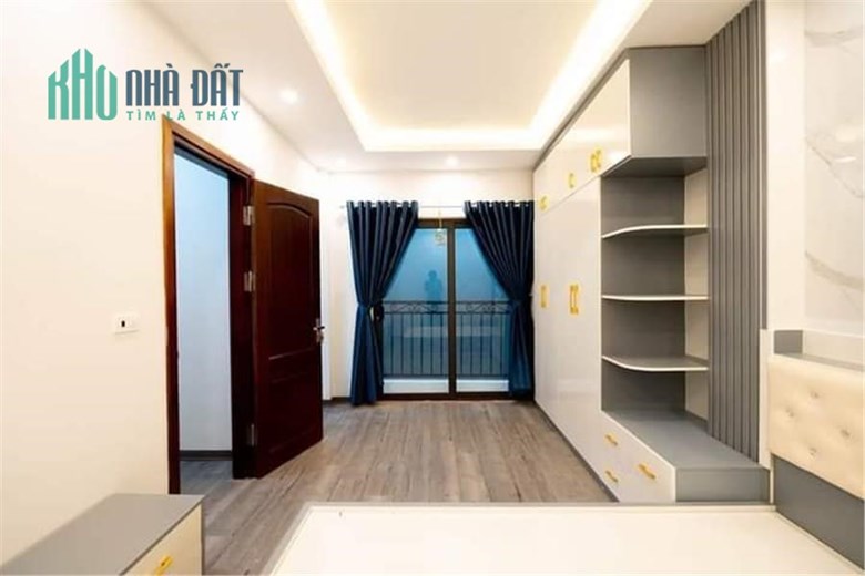 Bán nhà hiếm, đẹp, nội thất nhà phân lô Trần Quốc Hoàn, sử dụng 60m2, 5 tầng, ô tô, nhỉnh 12 tỷ