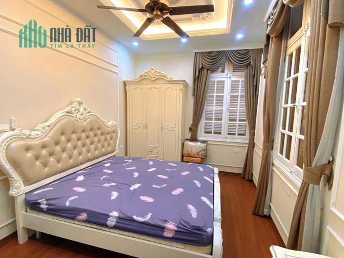 BIỆT THỰ ĐẲNG CẤP TT CẦU GIẤY- TẶNG FULL NỘI THẤT NHẬP KHẨU - LÔ GÓC - THANG MÁY  MẶT TIỀN QUYỀN