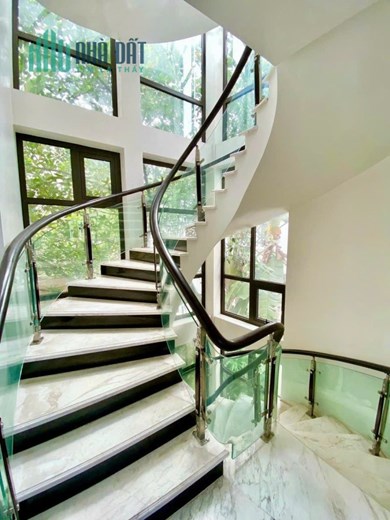Bán nhà biệt thự phố Dương Đình Nghệ,Thành Thái 270 m2,5 t giá 70 tỷ