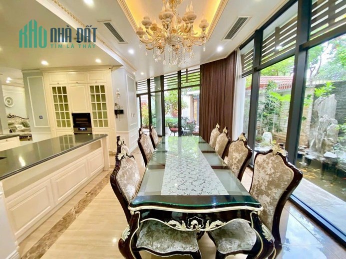 Bán nhà biệt thự phố Dương Đình Nghệ,Thành Thái 270 m2,5 t giá 70 tỷ