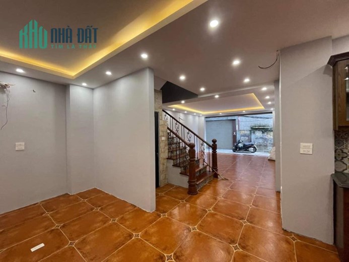 nhà đẹp Ngọc Lâm 76m x 5T, gara, full nội thất, thoáng trước sau