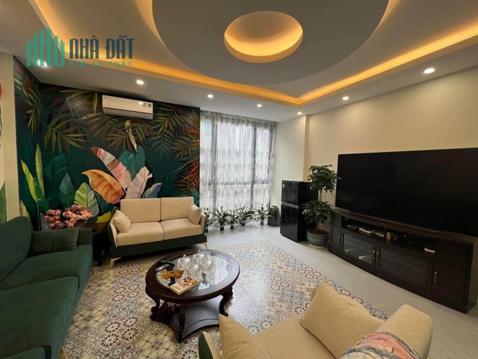 nhà đẹp Ngọc Lâm 76m x 5T, gara, full nội thất, thoáng trước sau