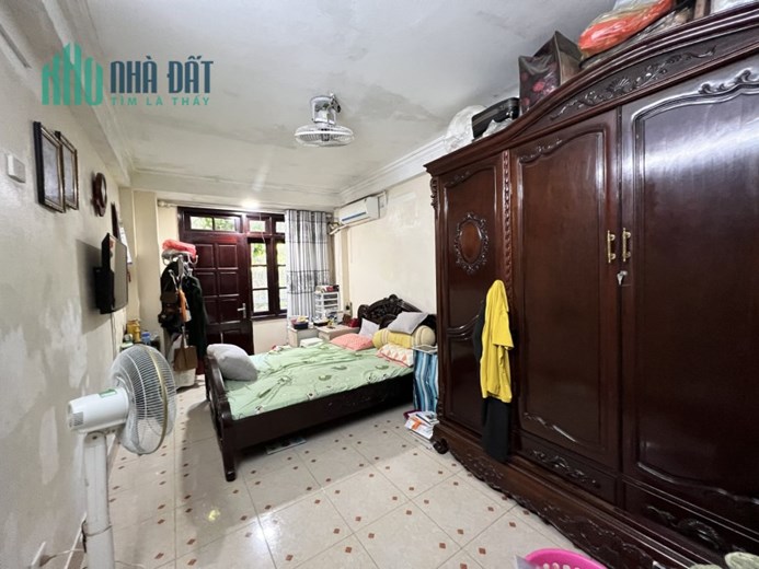 Bán nhà Lý Thường Kiệt, Hoàn Kiếm 40m, 5 tầng, gần phố, giá 11 tỷ. LH: 0366051369