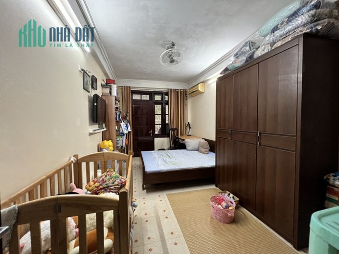 Bán nhà Lý Thường Kiệt, Hoàn Kiếm 40m, 5 tầng, gần phố, giá 11 tỷ. LH: 0366051369